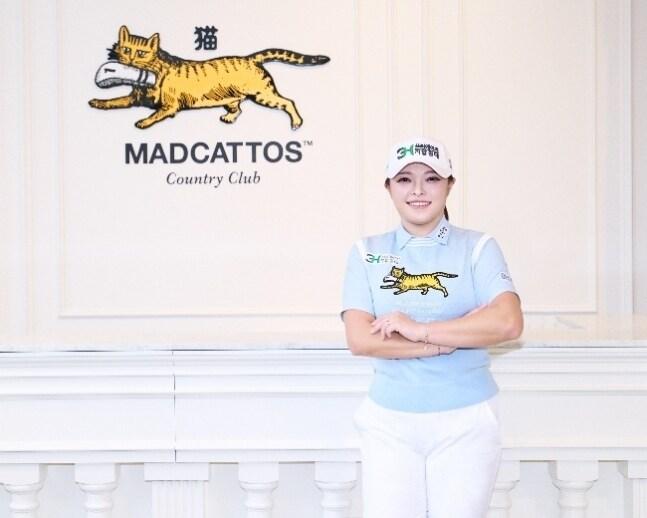 본문 이미지 - 새 후원사 매드캐토스 경기복을 입은 장하나. (프레인스포츠 제공)