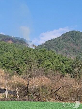 본문 이미지 - 거창 산불 현장(산림청 제공. 재판매 및 DB금지). 2025.4.1