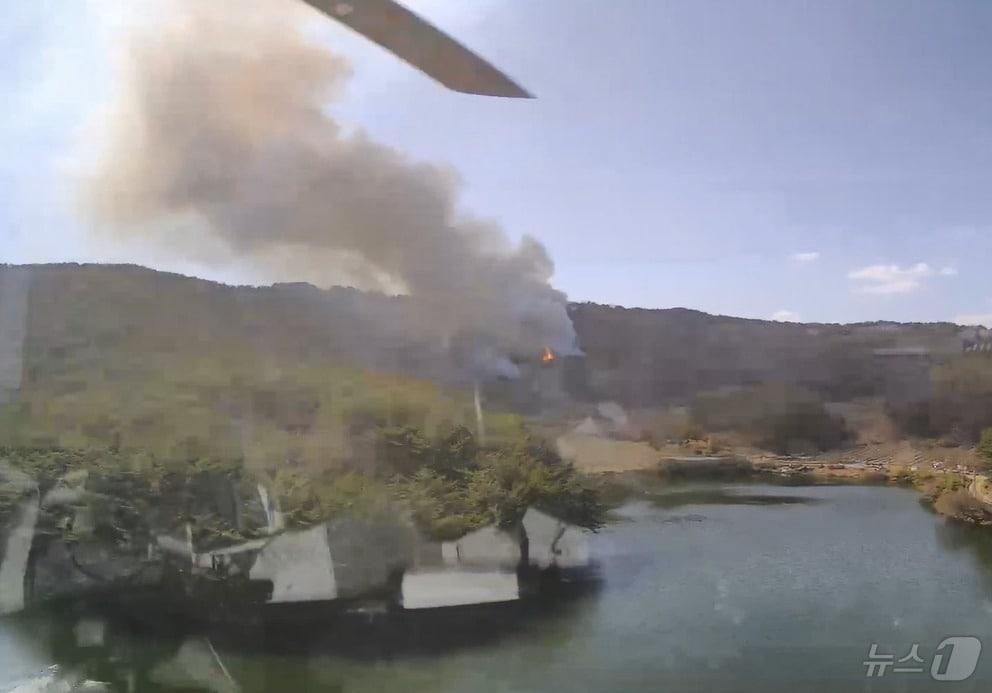 본문 이미지 - 진주 명석면 산불(산림청 제공. 재판매 및 DB금지). 2025.4.1