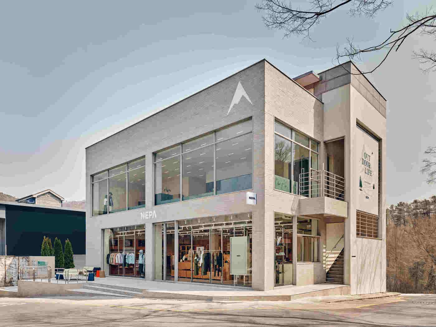 본문 이미지 - 네파 청계산 스토어 전경 이미지.(네파제공)