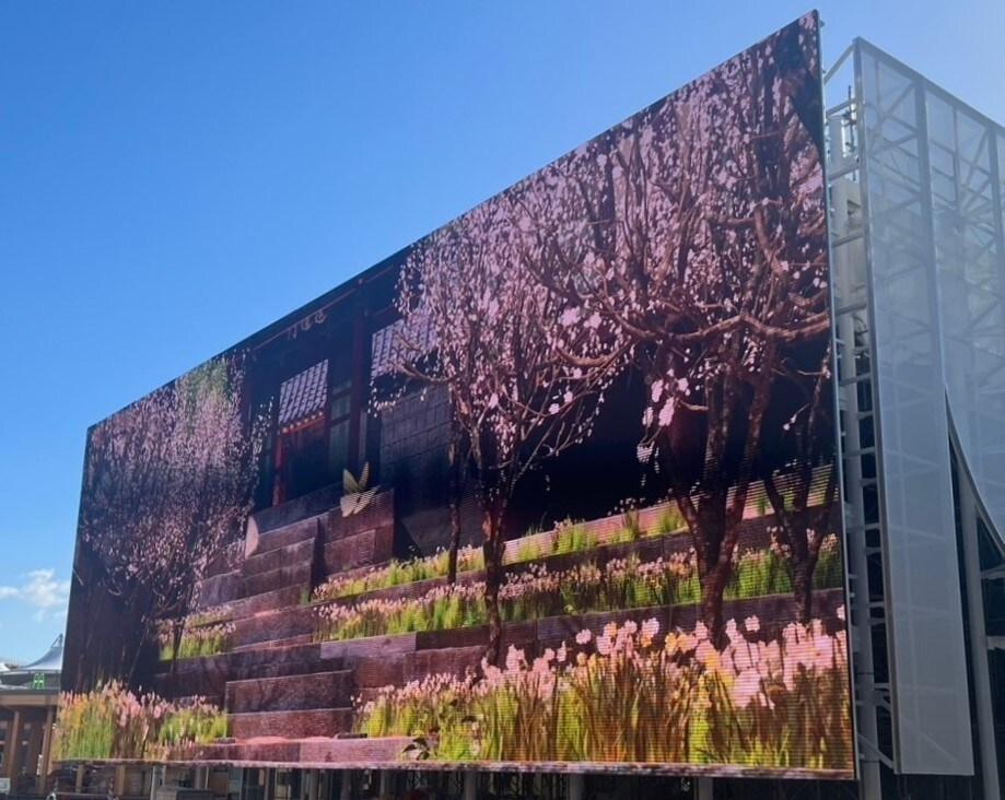 본문 이미지 - 2025 오사카 간사이 세계엑스포의 한국관 대형 스크린.(코레일유통 제공)