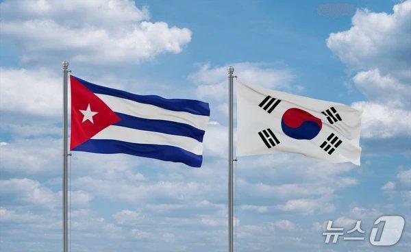 본문 이미지 - 쿠바 국기와 태극기 사진. (주한쿠바대사관 엑스 갈무리)
