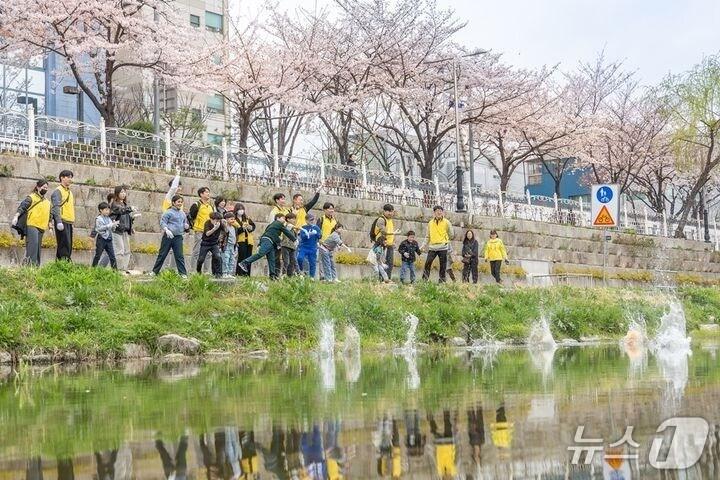 본문 이미지 -  HDC현대산업개발, 동대문구에서 봉사활동 진행 (HDC현대산업개발 제공)