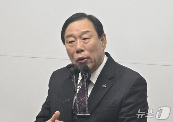 본문 이미지 - 10일 기자간담회 하는 최민호 세종시장/뉴스1