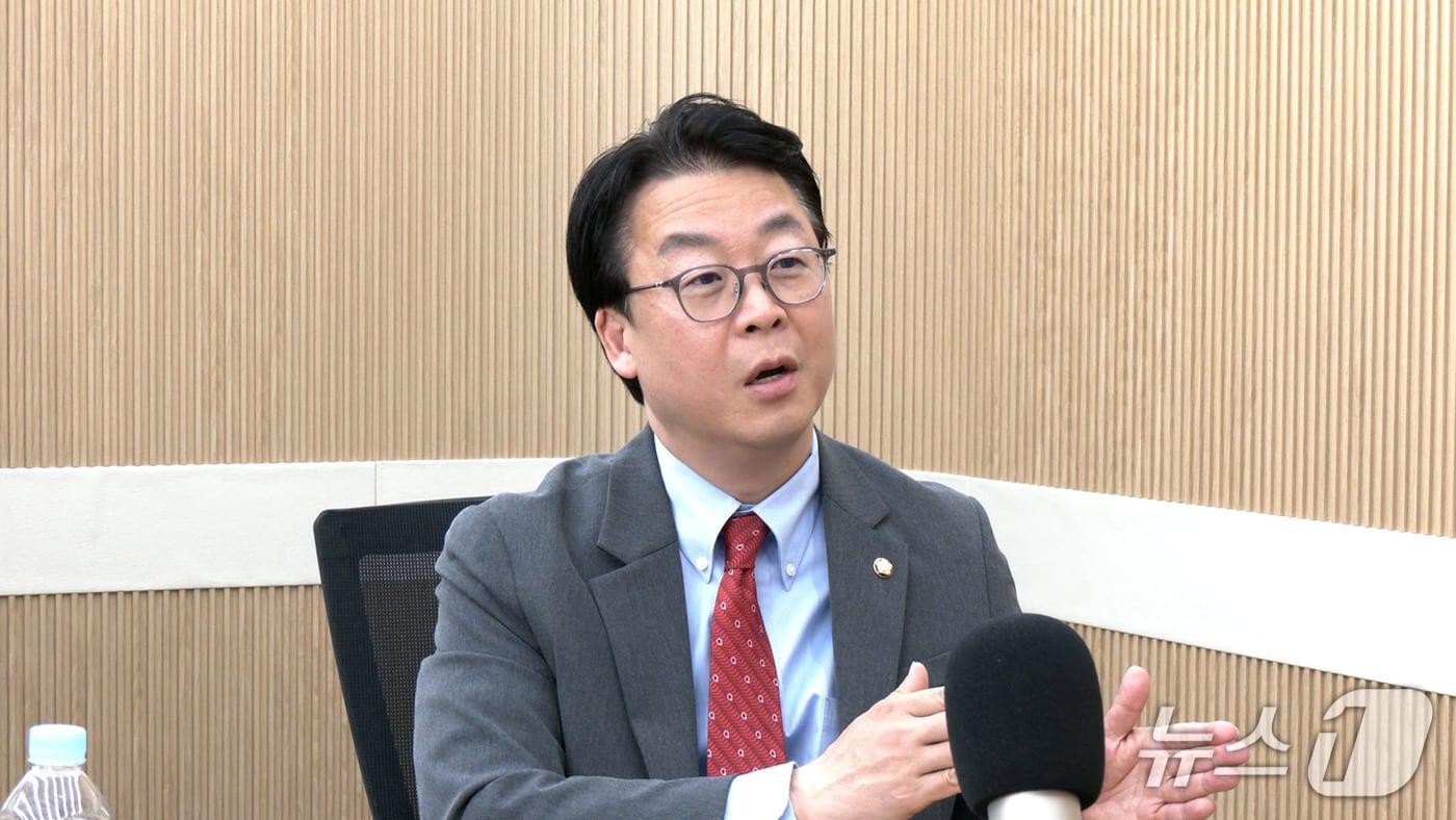 곽규택 국민의힘 의원이 10일 뉴스1TV &#39;팩트앤뷰&#39;에 출연해 질문에 답하고 있다.