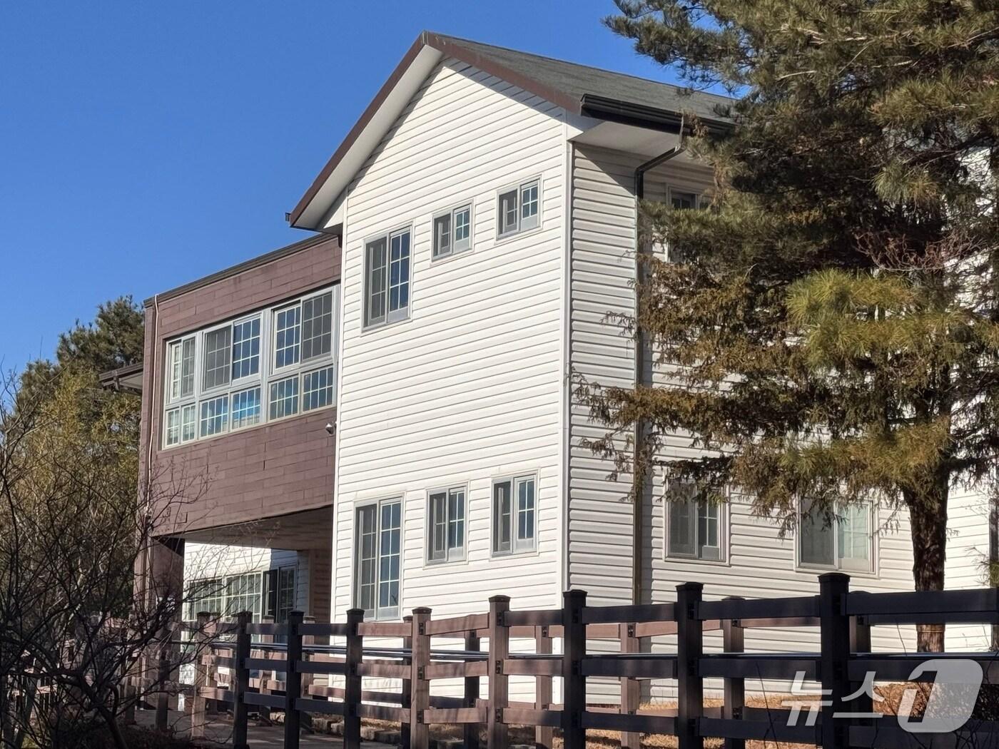 본문 이미지 - 울산 북구 대안동의 한 중증장애인 거주시설. 생활지도원 20명이 거주 장애인 29명을 상대로 한 달간 346차례 학대한 것으로 나타났다. 2025.2.5./뉴스1 김세은 기자