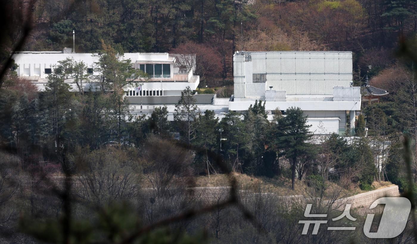 본문 이미지 - 서울 용산구 한남동 대통령 관저 모습. 2025.4.10 ⓒ 뉴스1 박세연 기자