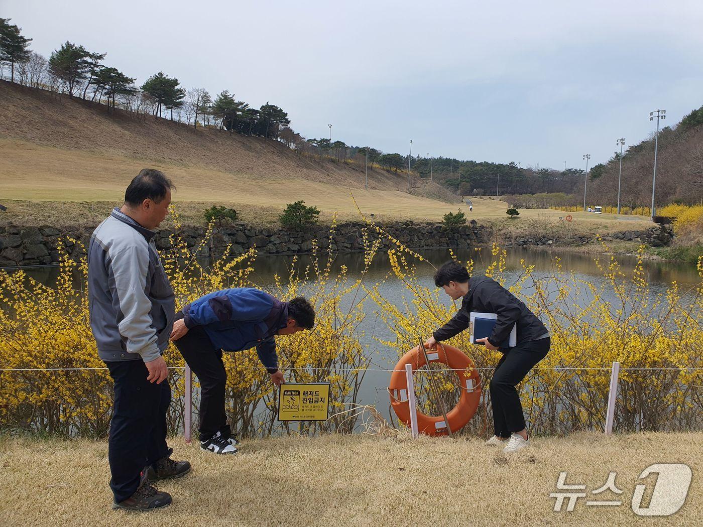 본문 이미지 - 골프장 안전점검 모습.(전남도 제공. 재판매 및 DB금지) 2025.4.10/뉴스1