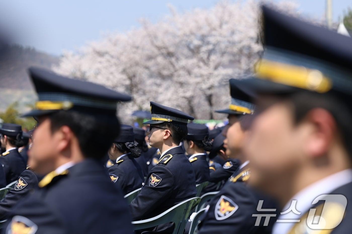 충주 중앙경찰학교 대운동장에서 신임경찰 졸업식 진행 모습. (뉴스1DB 금지)/뉴스1