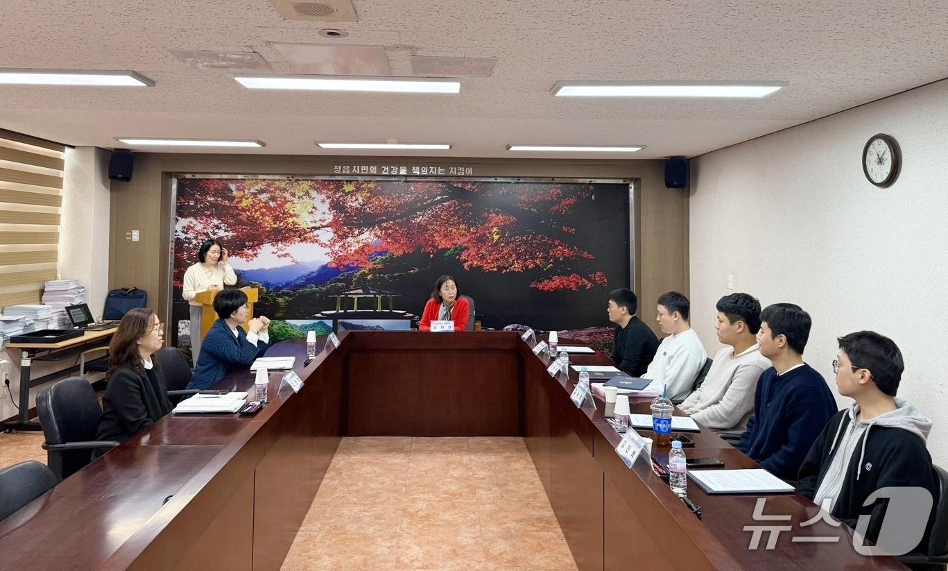 본문 이미지 - 정읍시는 신규 공중보건의 8명에게 임용장을 수여하고 복무에 필요한 기본교육을 진행했다.(정읍시 제공. 재판매 및 DB금지) 