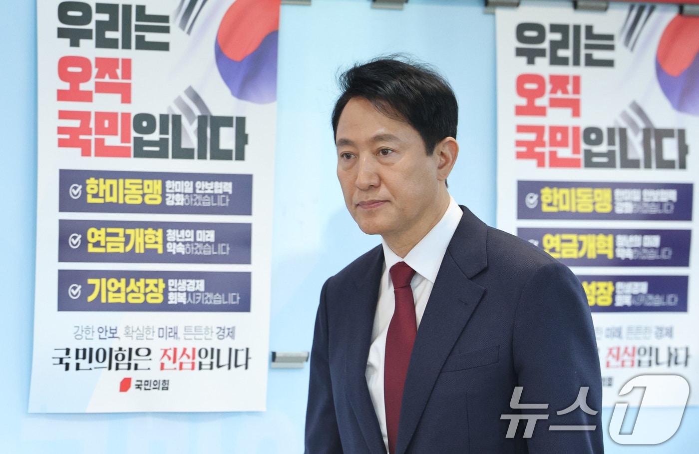 본문 이미지 - 오세훈 서울시장이 12일 오전 서울 여의도 국민의힘 당사에서 가진 긴급 기자회견에 참석하고 있다. 2025.4.12/뉴스1 ⓒ News1 신웅수 기자