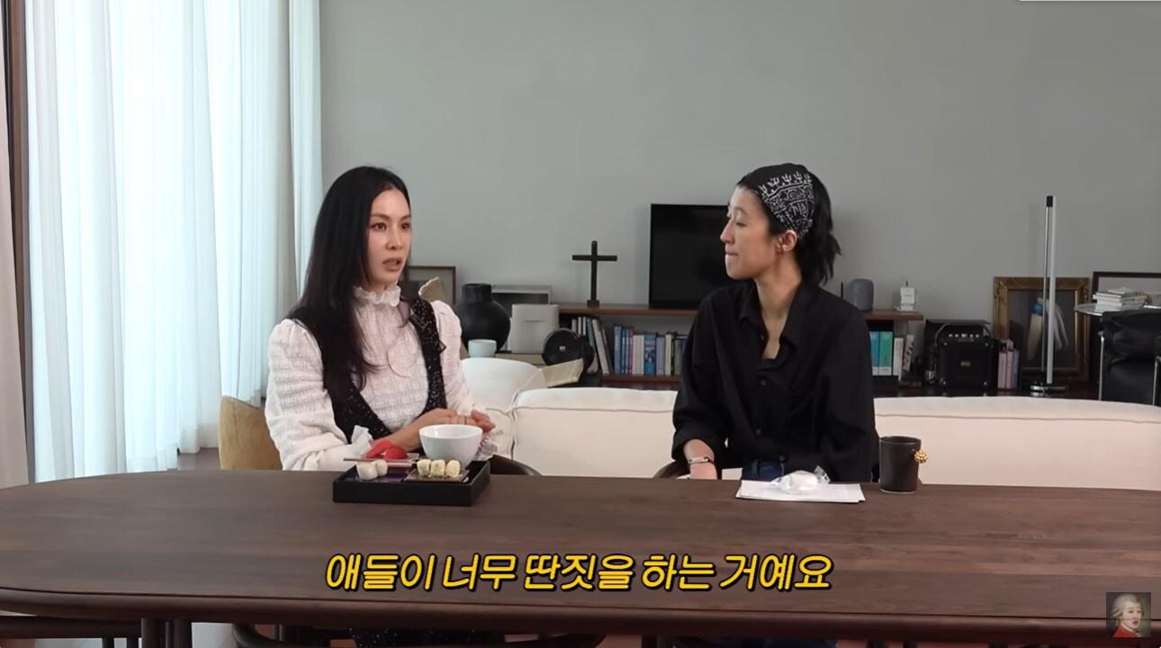 본문 이미지 - 유튜브 '공부왕찐천재 홍진경' 영상 캡처