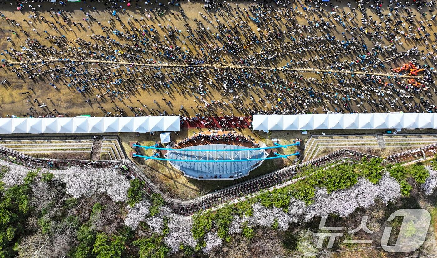 본문 이미지 - 지난해 당진시 송악읍 기지시줄다리기박물관 일원에서 열린 기지시줄다리기 축제 모습.(뉴스1DB)/뉴스1