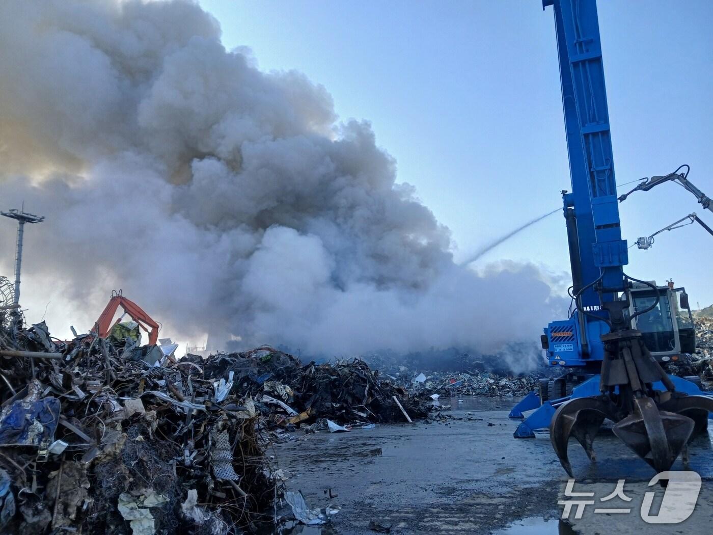 본문 이미지 - 화재 현장(부산소방재난본부 제공. 재판매 및 DB금지). 2025.4.13