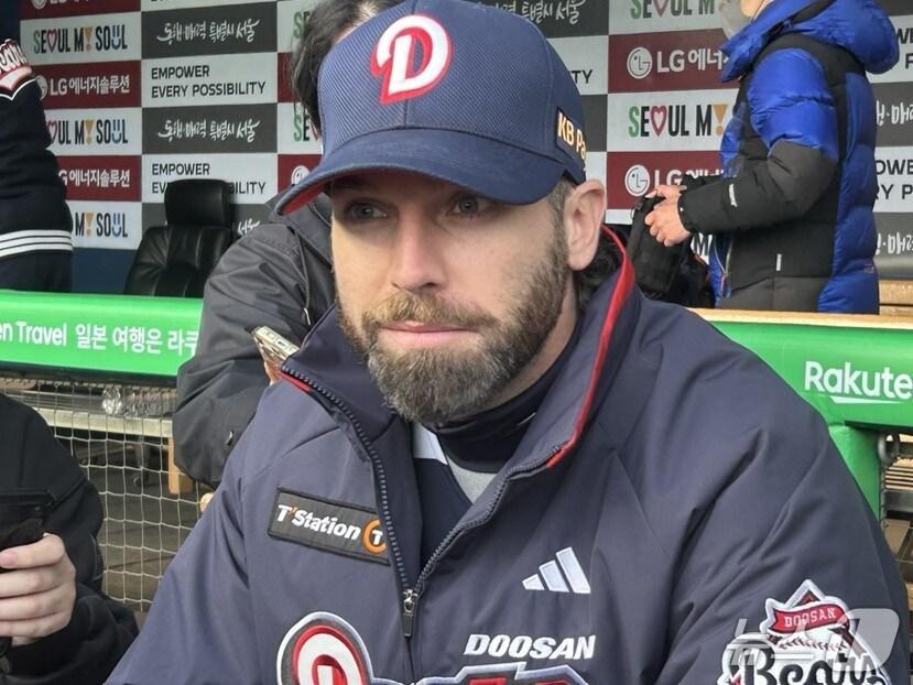 본문 이미지 -  13일 서울 잠실구장에서 열린 LG 트윈스와 경기에서 홈런 포함 4타점을 올리고 수훈 선수에 선정된 두산 베어스 제이크 케이브. 2025.4.13/뉴스1 ⓒ Nws1 문대현 기자