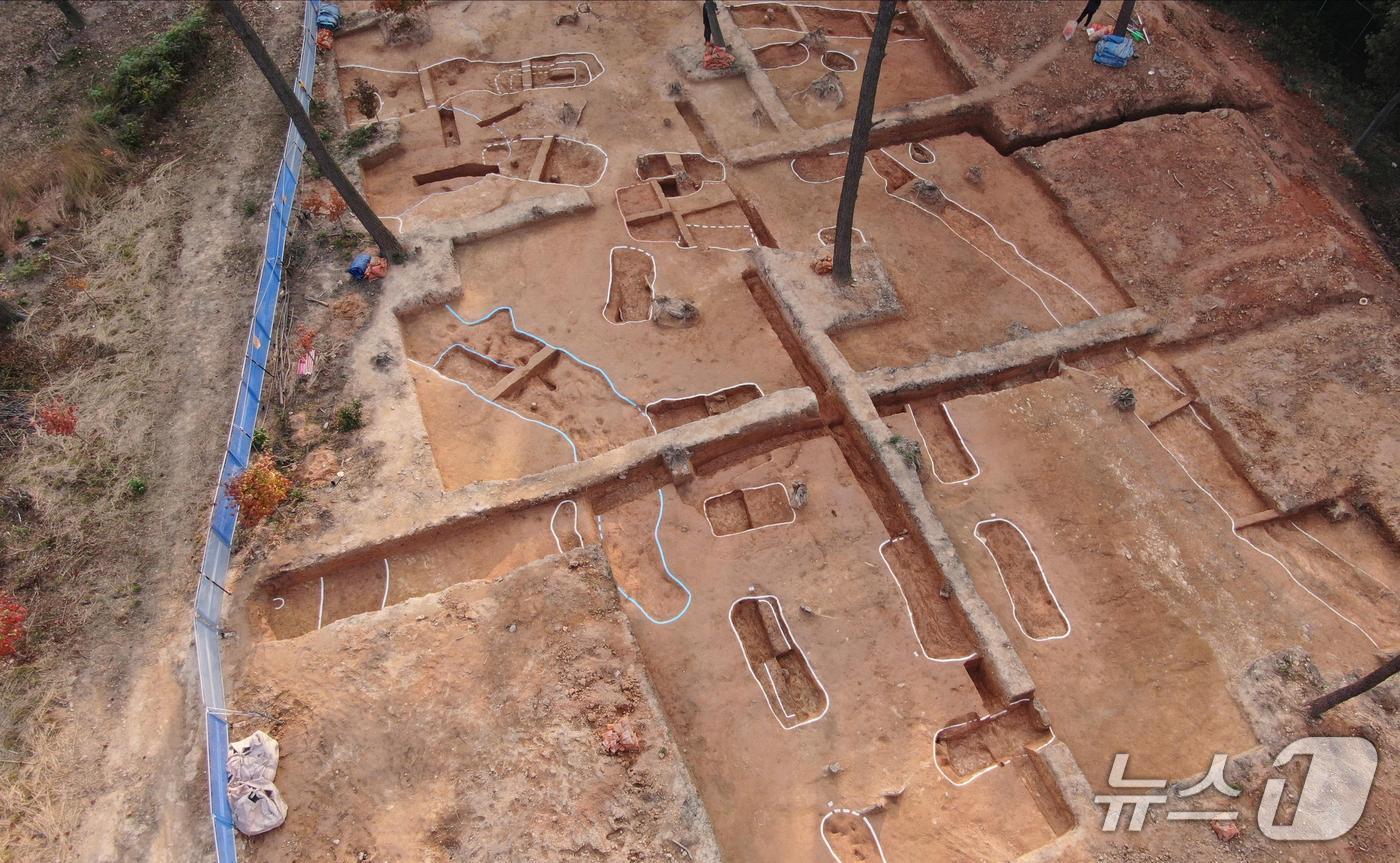 본문 이미지 - 미룡동 고분군 발굴·시굴조사 착수 (군산시 제공. 재판매 및 DB금지)
