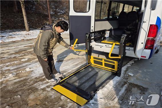 본문 이미지 - 국립공원공단 덕유산국립공원사무소 ‘친환경 전기셔틀버스’ 무료 운행 (공원 제공. 재판매 및 DB 금지)2025.4.14/뉴스1