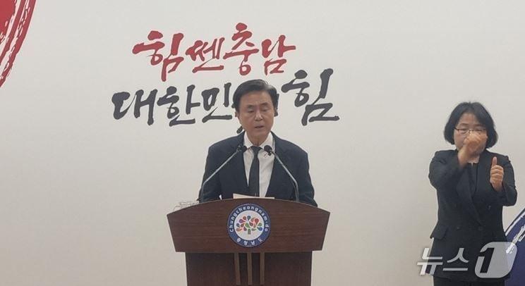 본문 이미지 - 김태흠 충남지사가 14일 미국 관세 부과에 따른 대응 방안을 밝히고 있다. /뉴스1 ⓒ News1 김태진 기자