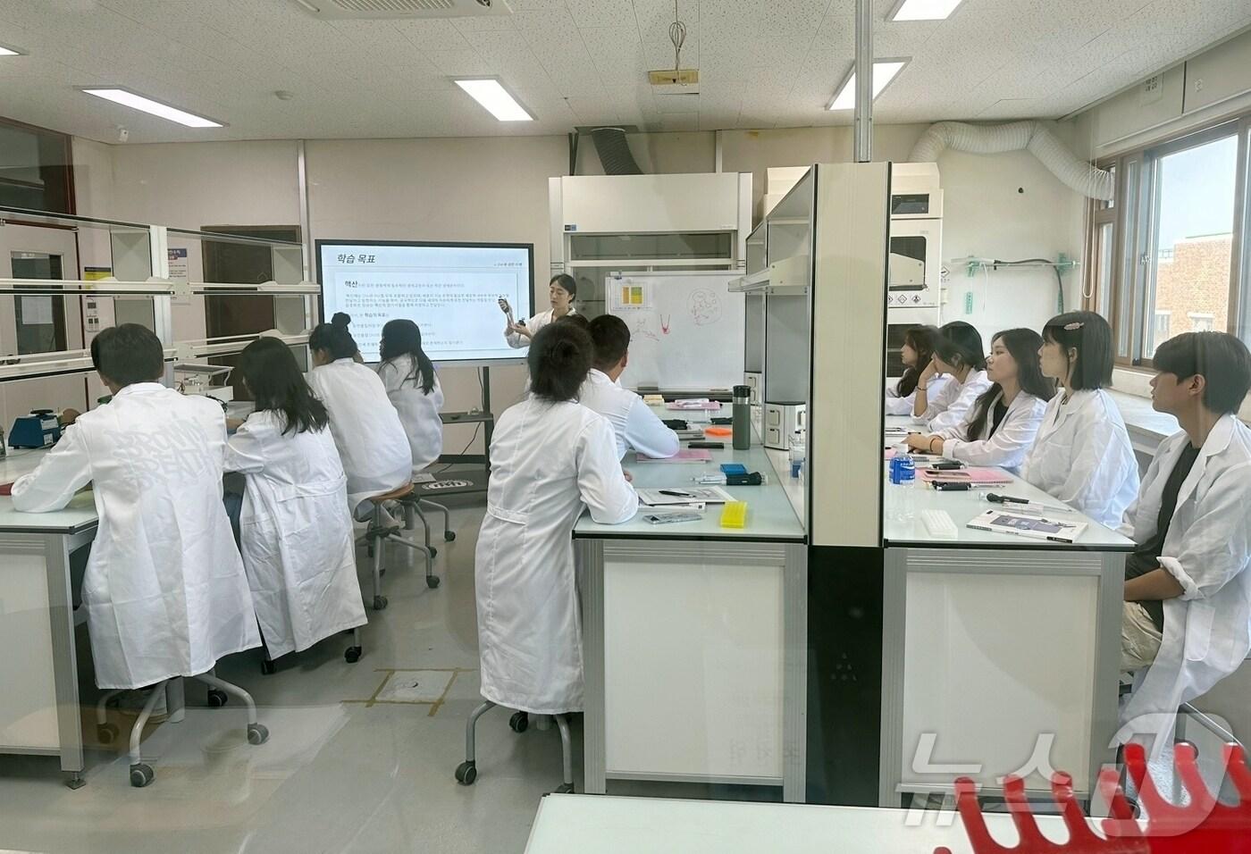 국립목포대, 꿈키움캠퍼스 2기 생명과학실험 수업 (목포대 제공. 재판매 및 DB금지) /뉴스1 