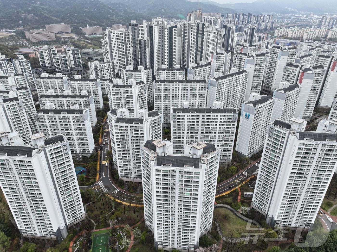 본문 이미지 -  경기 과천시 아파트 단지&#40;자료사진&#41;/뉴스1 ⓒ News1 김도우 기자