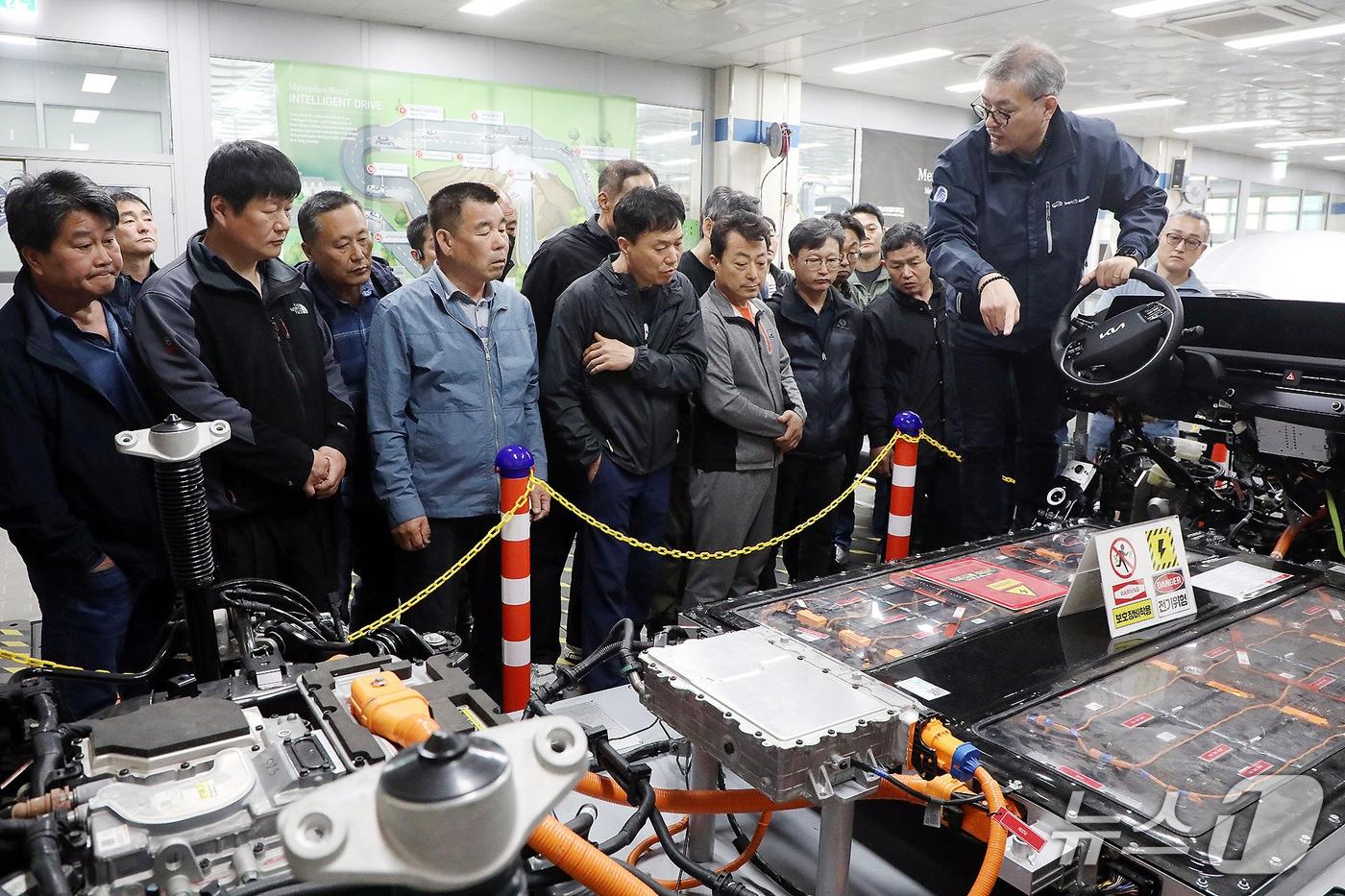 대구 남구 영남이공대 스마트e-자동차과 실습실에서 '미래형 자동차 현장 전문인력 교육'이 진행되고 있다. (영남이공대 제공)