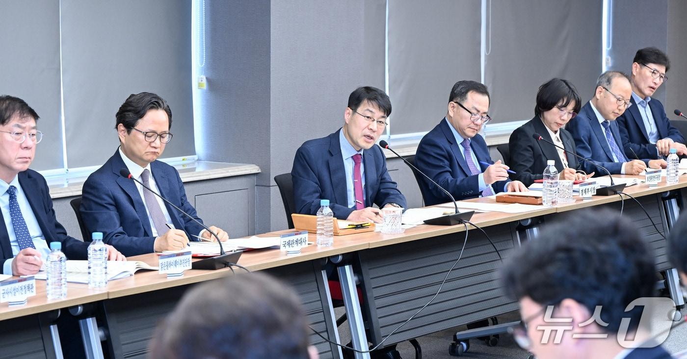 김정기 대구시장 권한대행&#40;행정부시장&#41;은 14일 산격청사에서 간부회의를 주재하고 있다. &#40;대구시 제공. 재판매 및 DB 금지&#41; 2025.4.14/뉴스1