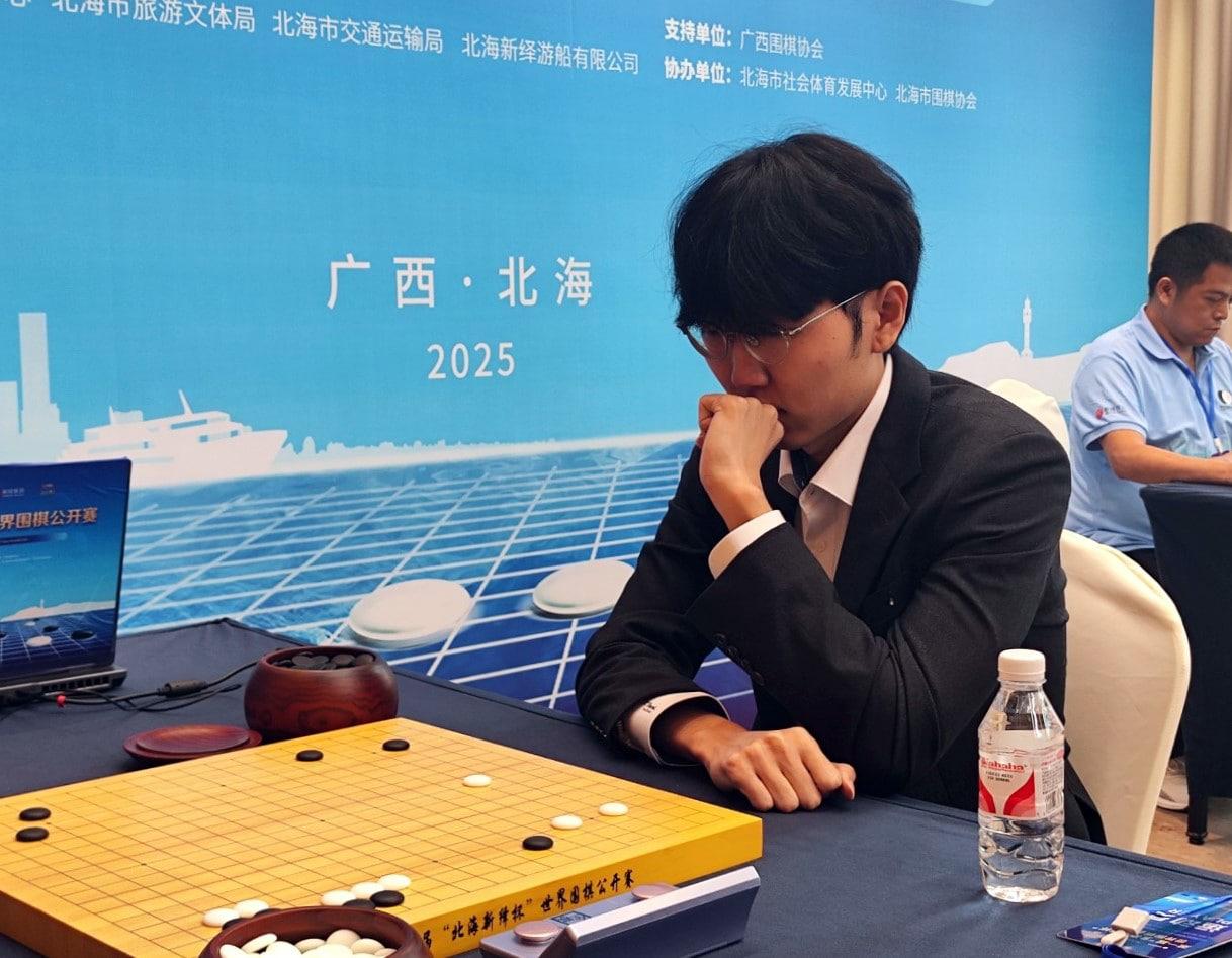 본문 이미지 - 북해신역배 8강에서 탈락한 신진서 9단.&#40;한국기원 제공&#41;