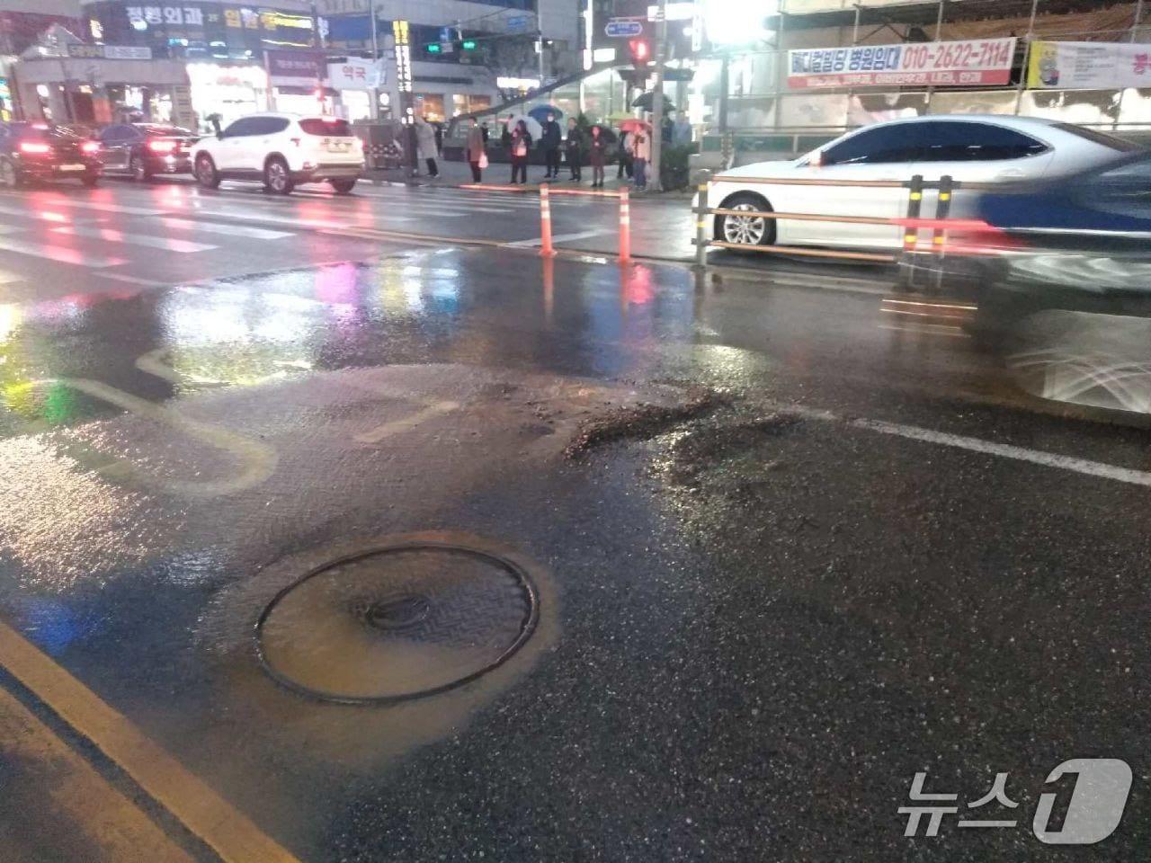 본문 이미지 -  누수 현장. (경기도소방재난본부 제공. 재판매 및 DB 금지) 2025.4.14/뉴스1