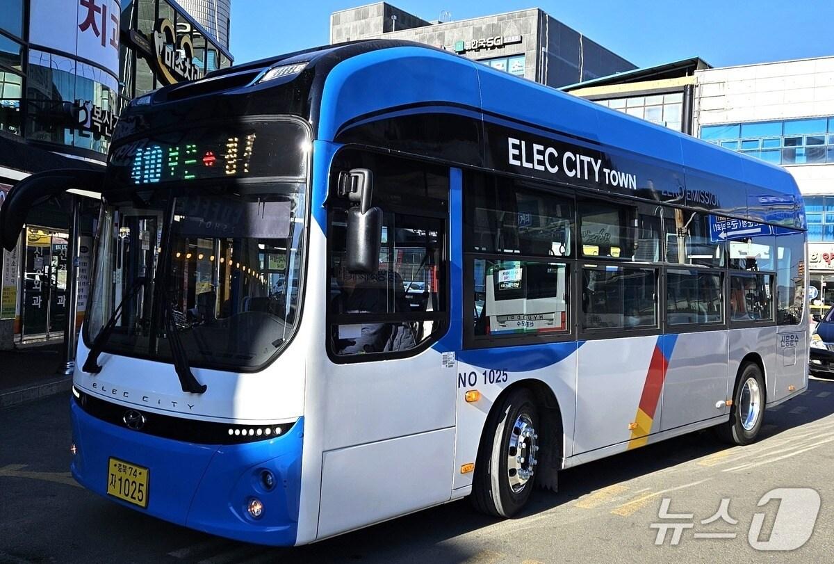 본문 이미지 - 보은군 친환경 저상버스 &#40;보은군 제공. 재판매 및 DB금지&#41; /뉴스1 