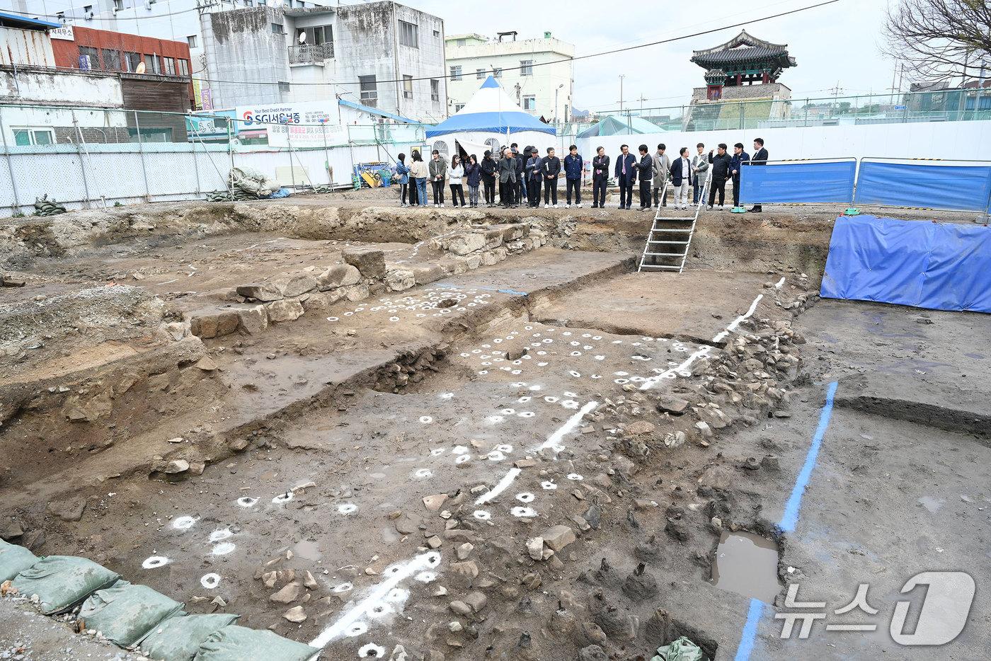 홍주읍성 ‘함정·해자’ 발굴조사 현장. (홍성군 제공. 재판매 및 DB금지)/뉴스1