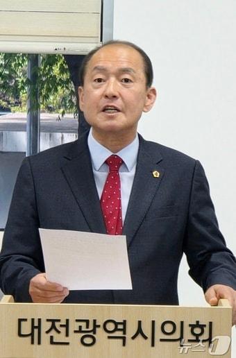 본문 이미지 - 국민의힘 소속 대전시의회 박종선 의원이 15일 시의회 기자실에서 기자회견을 하고 있다./뉴스1 ⓒ News1 김경훈 기자