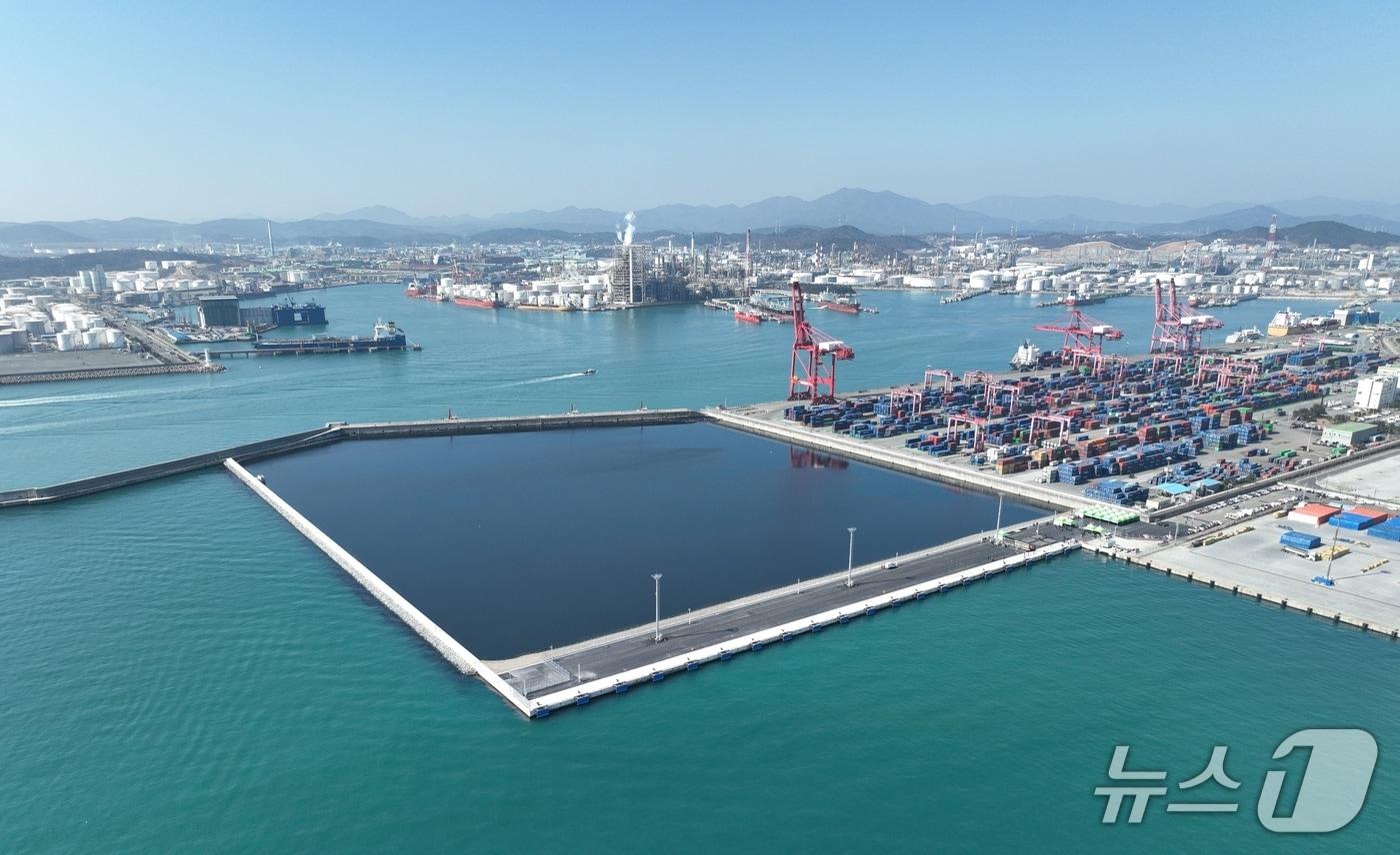 본문 이미지 - 북신항 액체부두 전경. (울산항만공사 제공. 재판매 및 DB 금지) /뉴스1 
