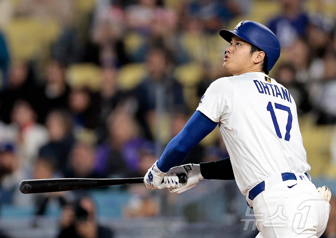LA 다저스 오타니 쇼헤이가 15일(한국시간) 열린 콜로라도 로키스와의 2025 메이저리그 홈 경기에서 홈런 포함 3안타를 몰아쳐 팀 승리를 이끌었다. ⓒ AFP=뉴스1
