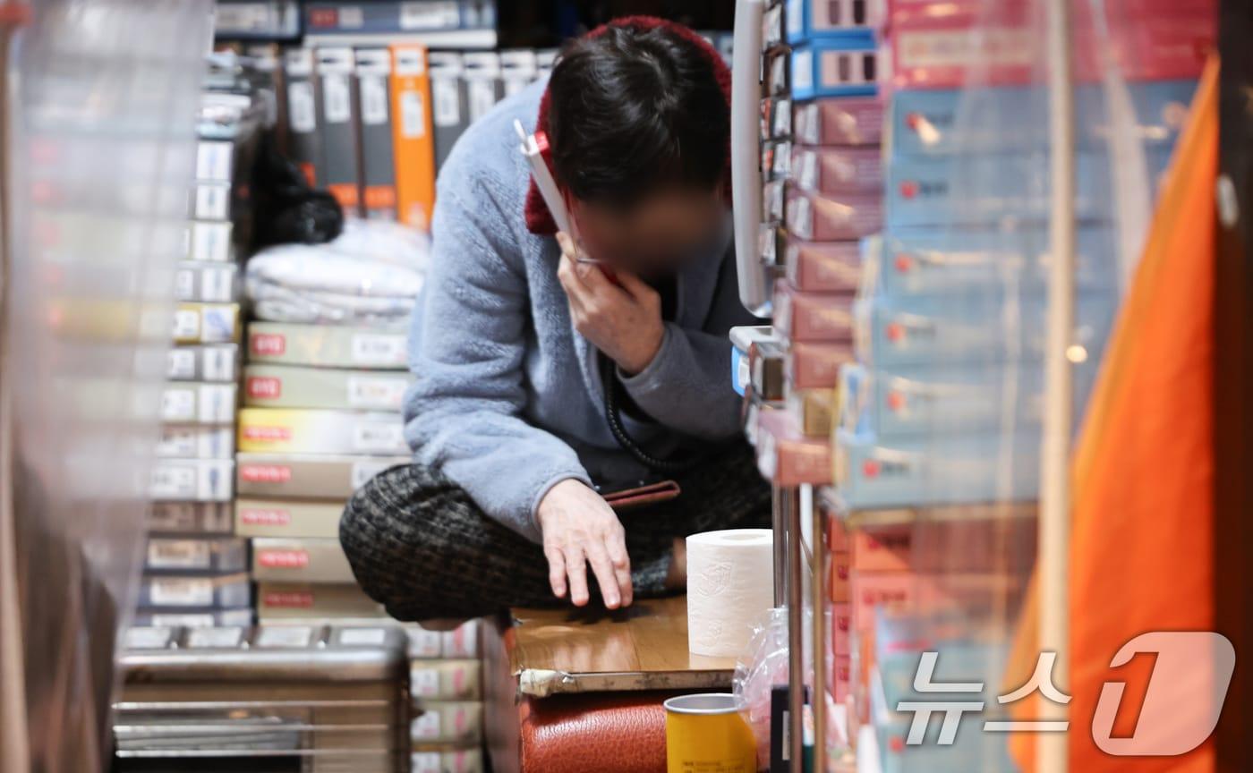 본문 이미지 -  서울 종로구의 한 전통시장 모습. 2025.4.15/뉴스1 ⓒ News1 허경 기자