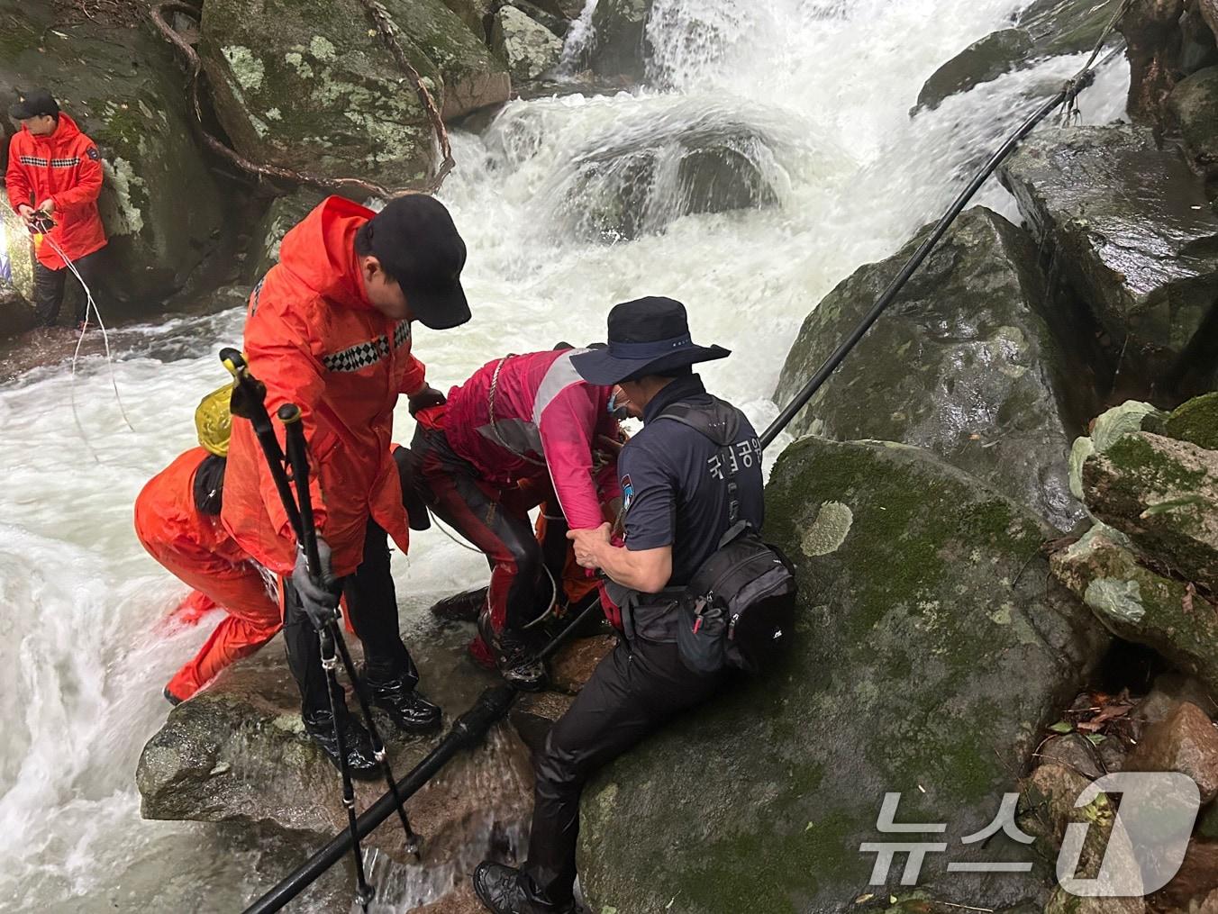 본문 이미지 - 광주시 소방안전본부 수난사고 구조 활동.(광주시 제공. 재판매 및 DB 금지) 