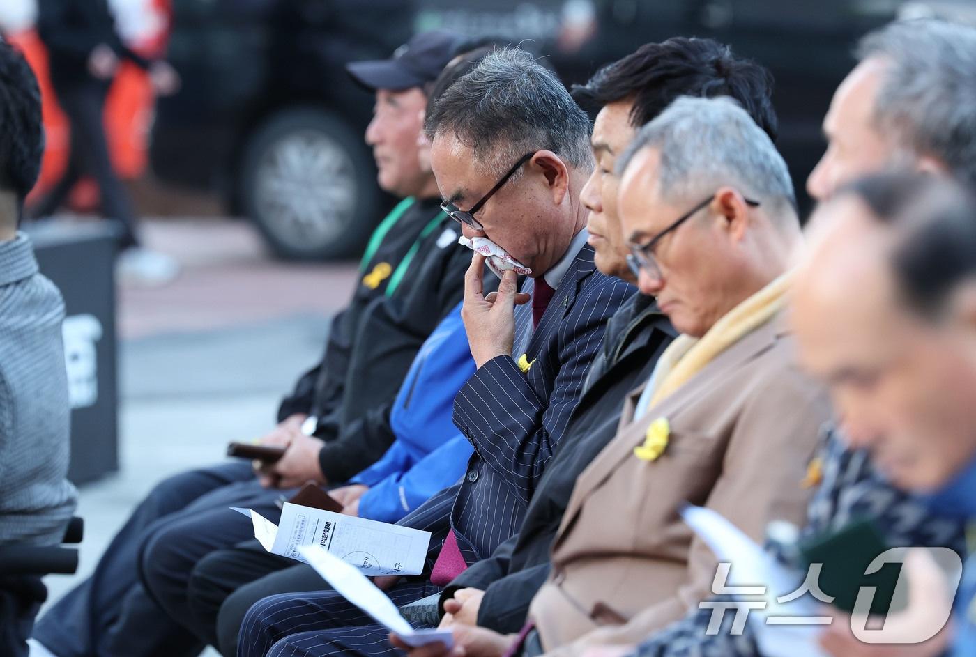 4·16 세월호 참사 11주기를 하루 앞둔 15일 광주 남구 백운광장 일대 기억문화제에서 시민들이 희생자의 넋을 기리고 있다. 2025.4.15/뉴스1 ⓒ News1 박지현 기자