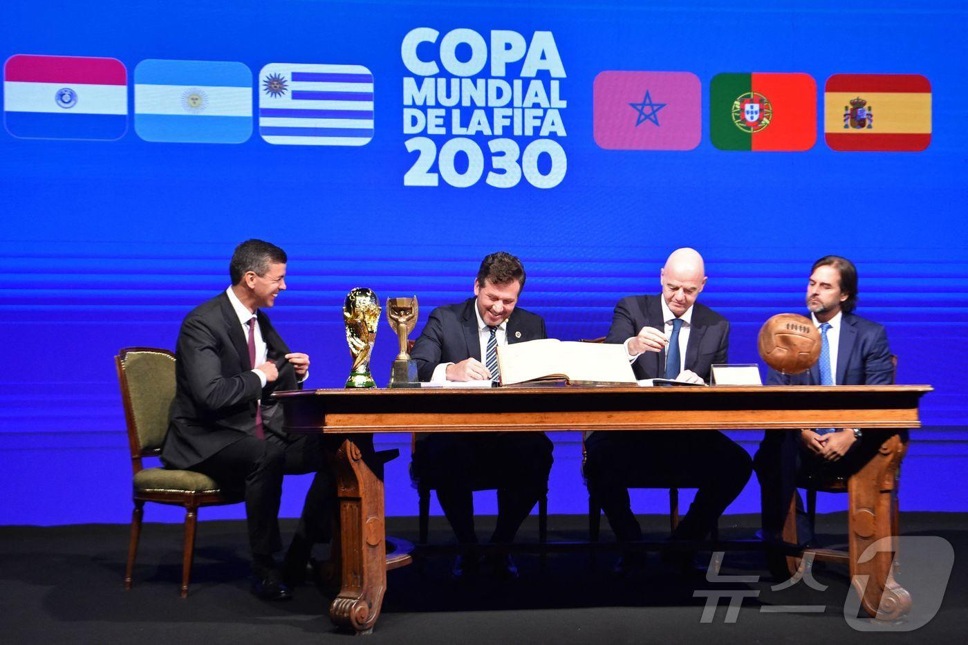 2030 FIFA 월드컵 본선에는 몇 개 팀이 참가할까. ⓒ AFP=뉴스1