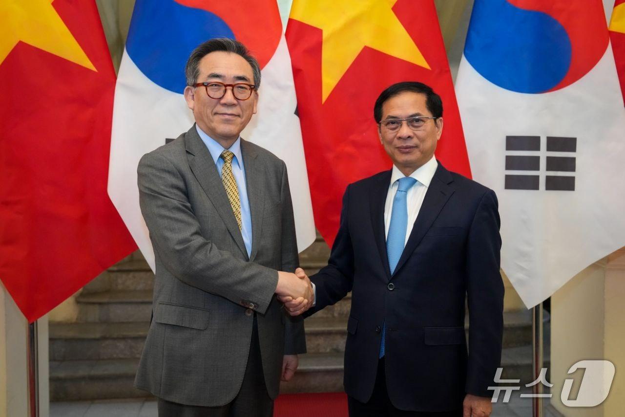 본문 이미지 - 조태열 외교부 장관은 부이 타잉 썬 베트남 부총리 겸 외교장관과 만나 제2차 외교장관 대화를 가졌다. 2025.04.16. (외교부 제공)