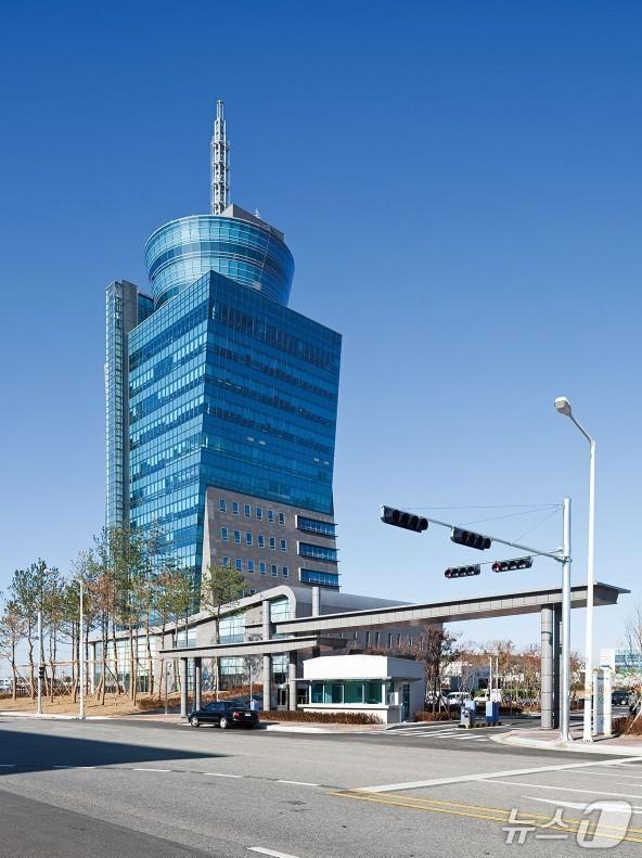 본문 이미지 - 경기경제자유구역청 평택항마린센터 전경.(경기도 제공, 재판매 및 DB 금지)