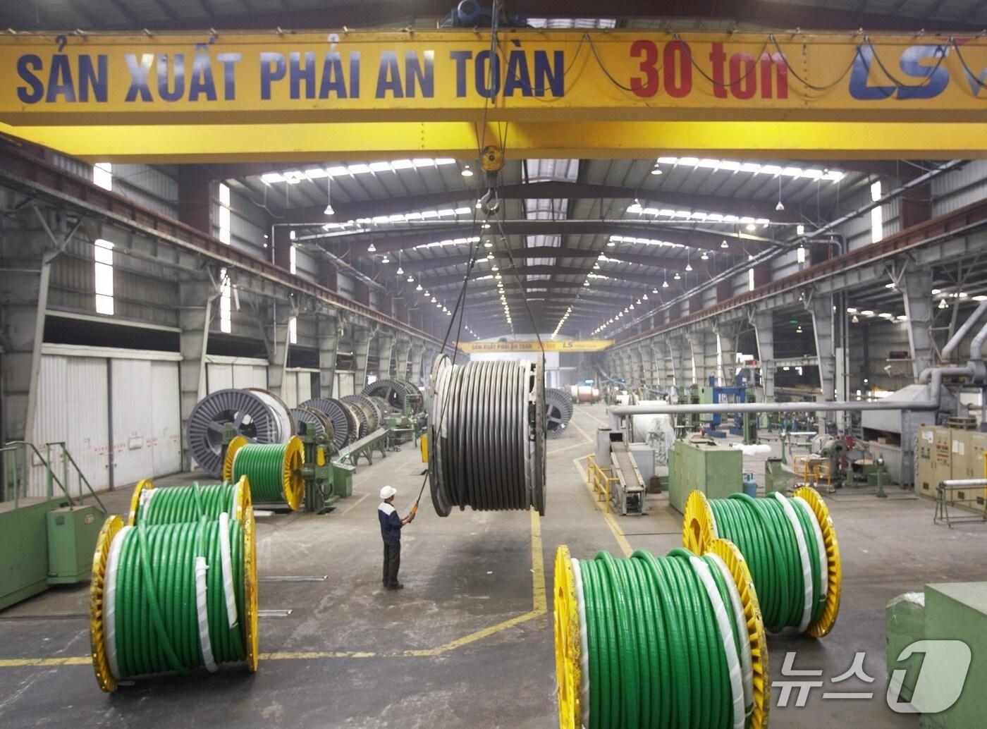 본문 이미지 - LS에코에너지 베트남 생산법인 LS-VINA 내부 시설 모습(LS에코에너지 제공). ⓒ 뉴스1