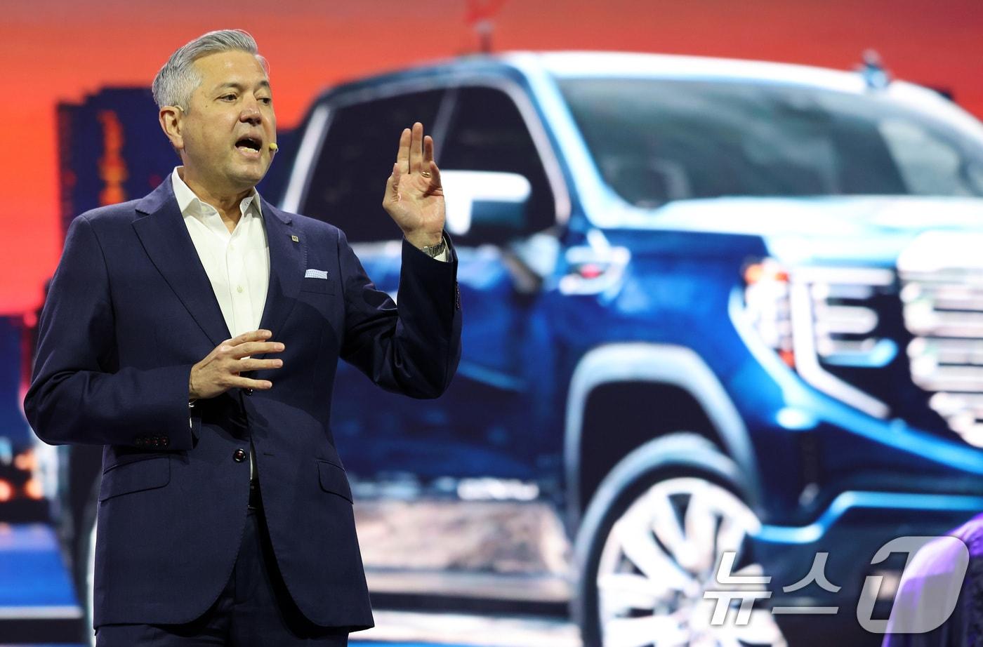 헥터 비자레알 GM한국사업장 사장이 16일 경기 광명 아이벡스 스튜디오에 열린 캐딜락 대형 SUV &#39;더 뉴 에스컬레이드&#39; 미디어 출시 행사에서 인사말을 하고 있다. ⓒ News1 이동해 기자