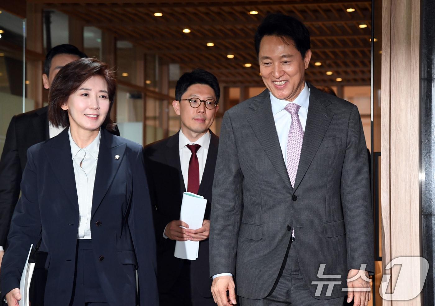 지난 4월 16일  나경원 국민의힘 의원이 서울시청에서 오세훈 시장과 회동을 마치고 나오고 있는 모습. 2025.4.16/뉴스1 ⓒ News1 김명섭 기자