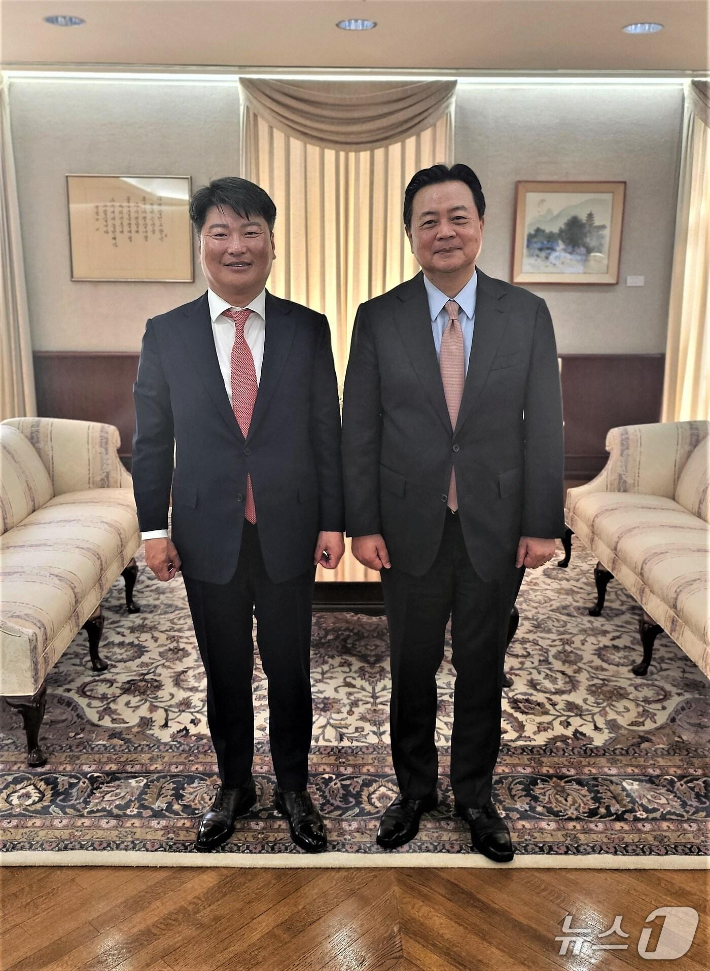 본문 이미지 - 박창환 전남도 경제부지사, 조현동 주미대사 간담회.(전남도 제공. 재판매 및 DB금지) 2025.4.16/뉴스1