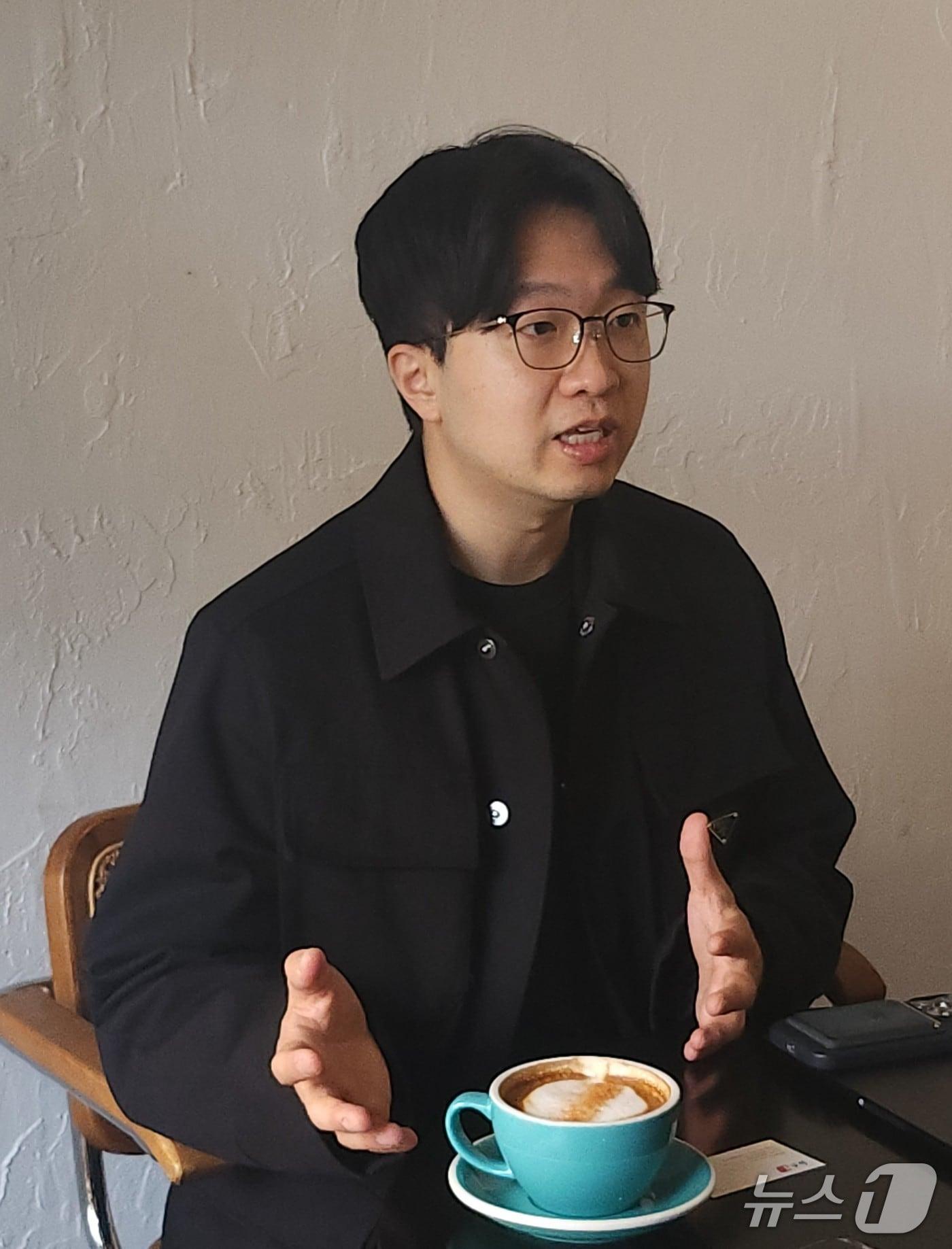 본문 이미지 - 모리타 준 퍼플렉시티 아시아태평양 대표가 뉴스1과 인터뷰하고 있다.&#40;퍼플렉시티 제공&#41;