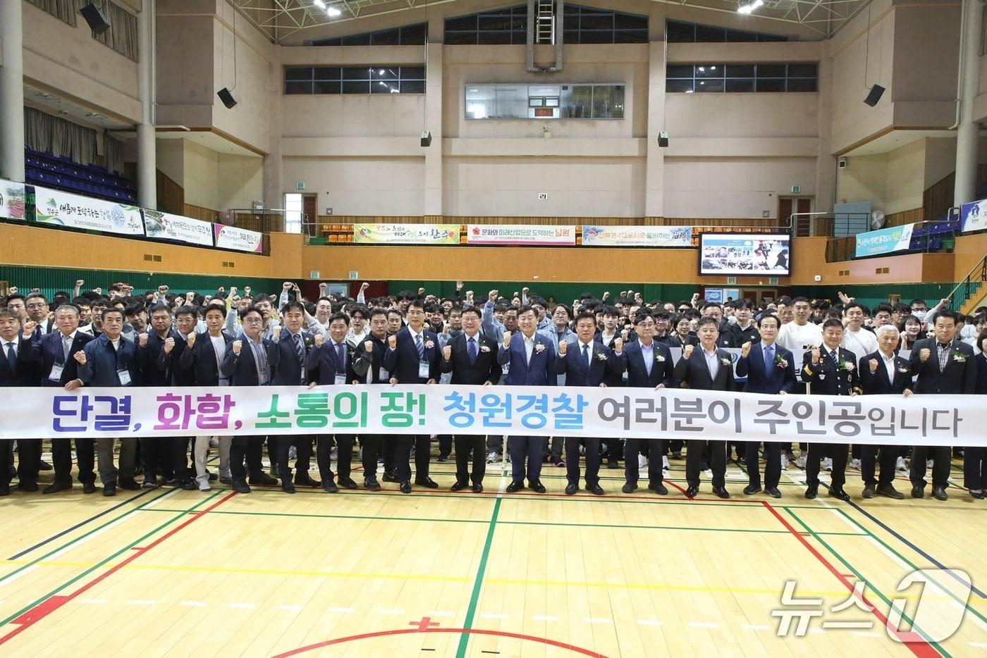 본문 이미지 -  전북특별자치도·시·군 청원경찰 한마음대회’가 17일 정읍 국민체육센터에서 14개 시군 800여명의 청원경찰이 참석한 가운데 개최됐다.(정읍시 제공, 재판매 및 DB금지)