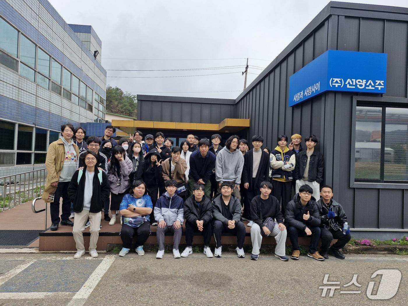 본문 이미지 - 한국폴리텍IV대학 대전캠퍼스 메타버스콘텐츠과 선양소주 스마트공장 방문 (폴리텍IV대학 제공.재판매 및 DB금지)/뉴스1