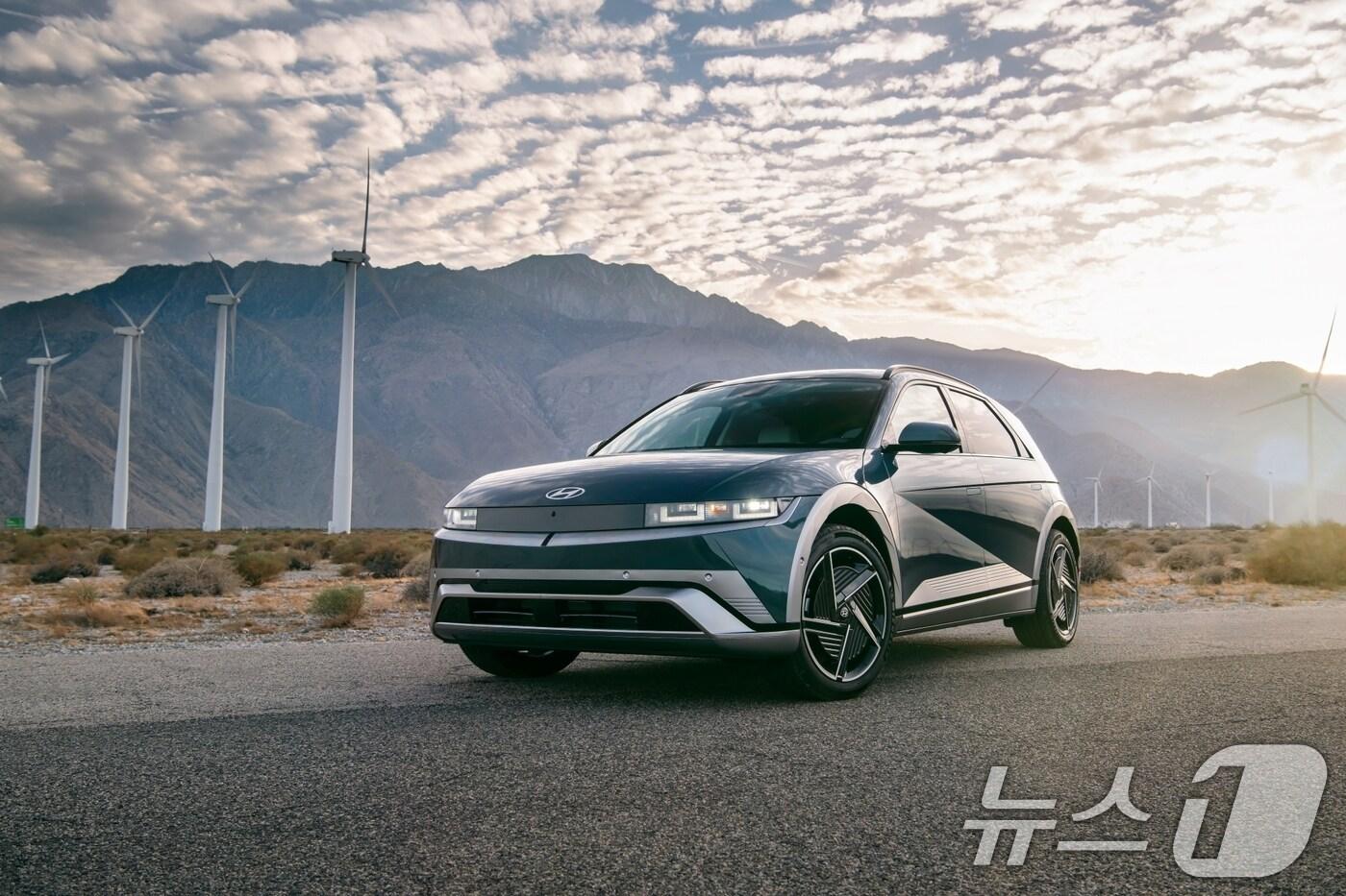 현대자동차는 미국 시사주간지 ‘US 뉴스 앤드 월드 리포트’가 지난 16일(현지시간) 발표한 ‘2025 최고의 하이브리드 및 전기차 어워즈’에서 아이오닉 5·아이오닉 6·투싼 하이브리드 등 3개 차종이 수상의 영예를 안았다고 18일 밝혔다. 사진은 현대차 아이오닉 5. (현대차 제공. 재판매 및 DB 금지) 2025.4.18/뉴스1