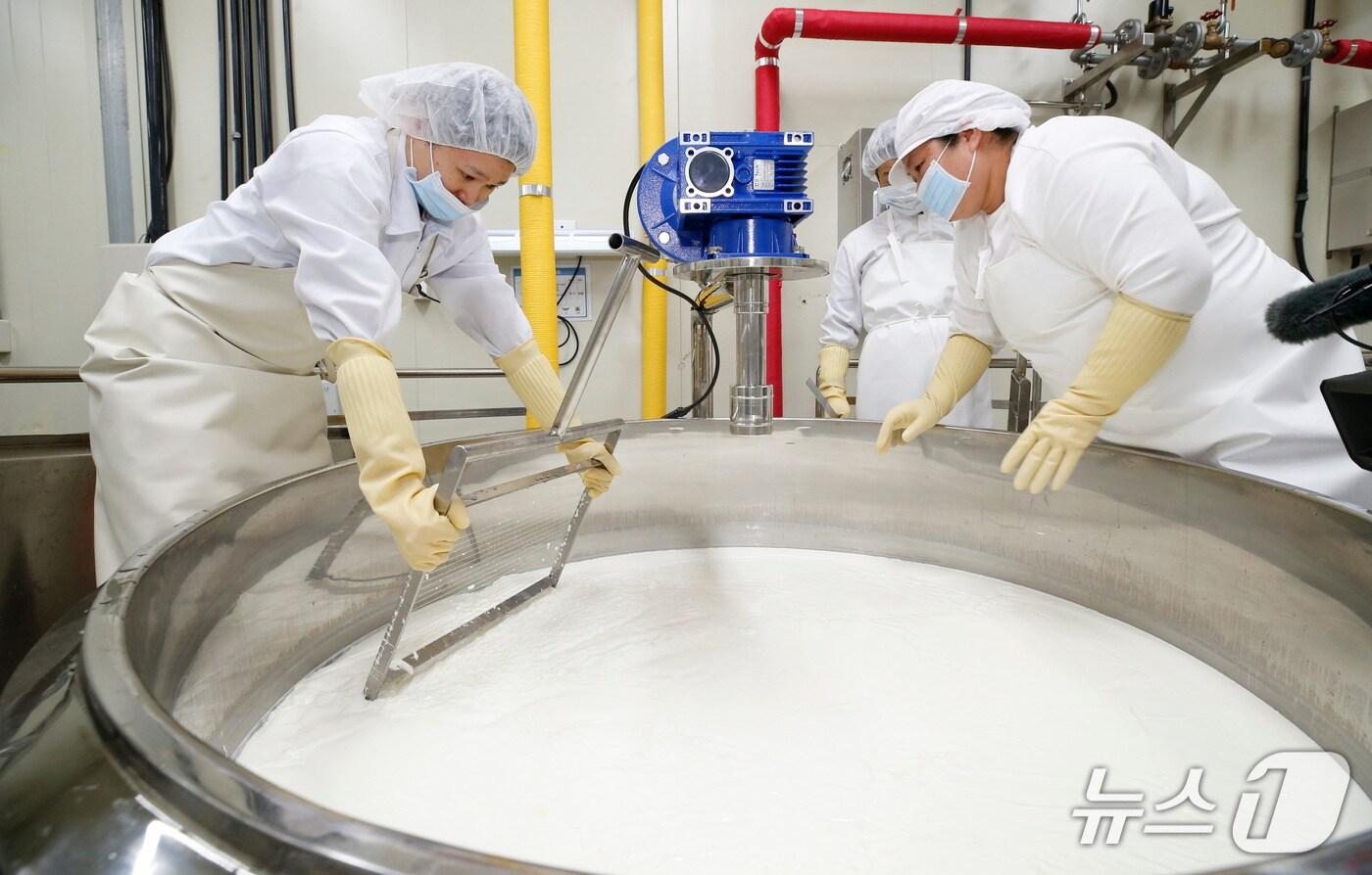 전북자치도 임실군은 성인 다이어트와 혈당 수치 조절, 장 건강 증진에 좋은 무가당 요거트를 확대 보급한다.(임실군제공. 재판매 및 DB금지)2025.4.19/뉴스1