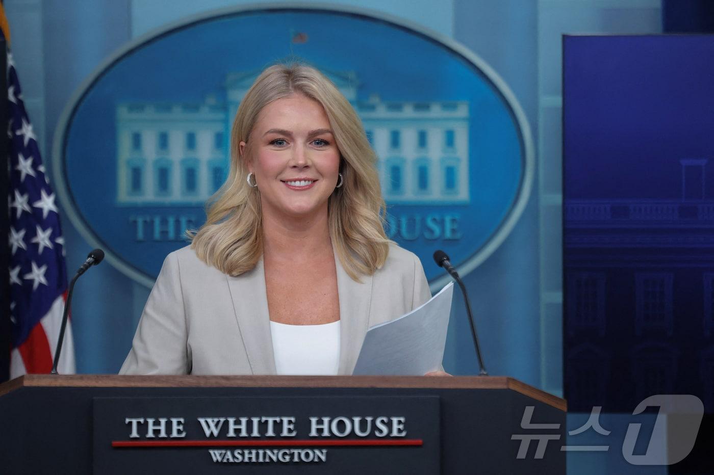 캐롤라인 레빗 백악관 대변인이 1일&#40;현지시간&#41; 미국 워싱턴DC 백악관에서 언론 브리핑을 하고 있다. ⓒ 로이터=뉴스1 ⓒ News1 류정민 특파원