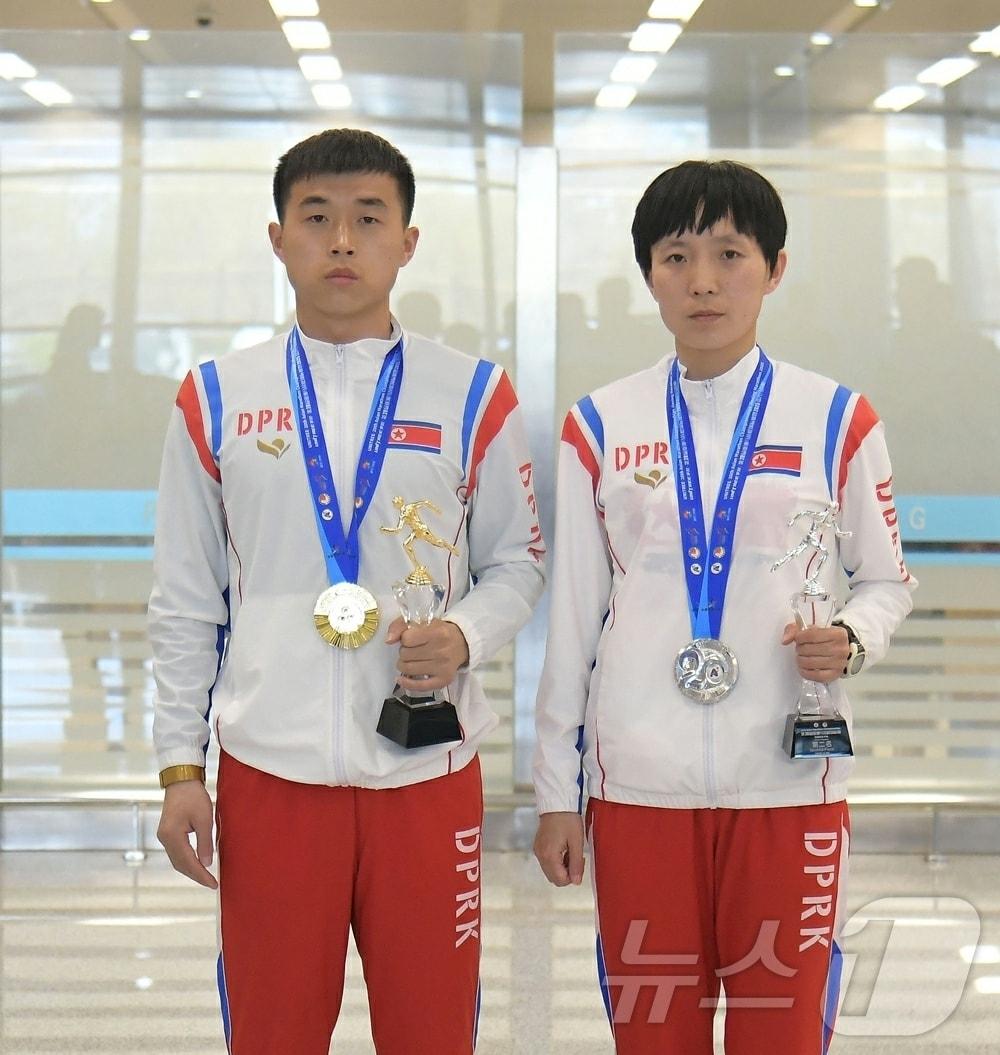 본문 이미지 - (평양 노동신문=뉴스1) = 북한의 마라톤 선수인 한일룡·리광옥. [국내에서만 사용가능. 재배포 금지. DB 금지. For Use Only in the Republic of Korea. Redistribution Prohibited] rodongphoto@news1.kr